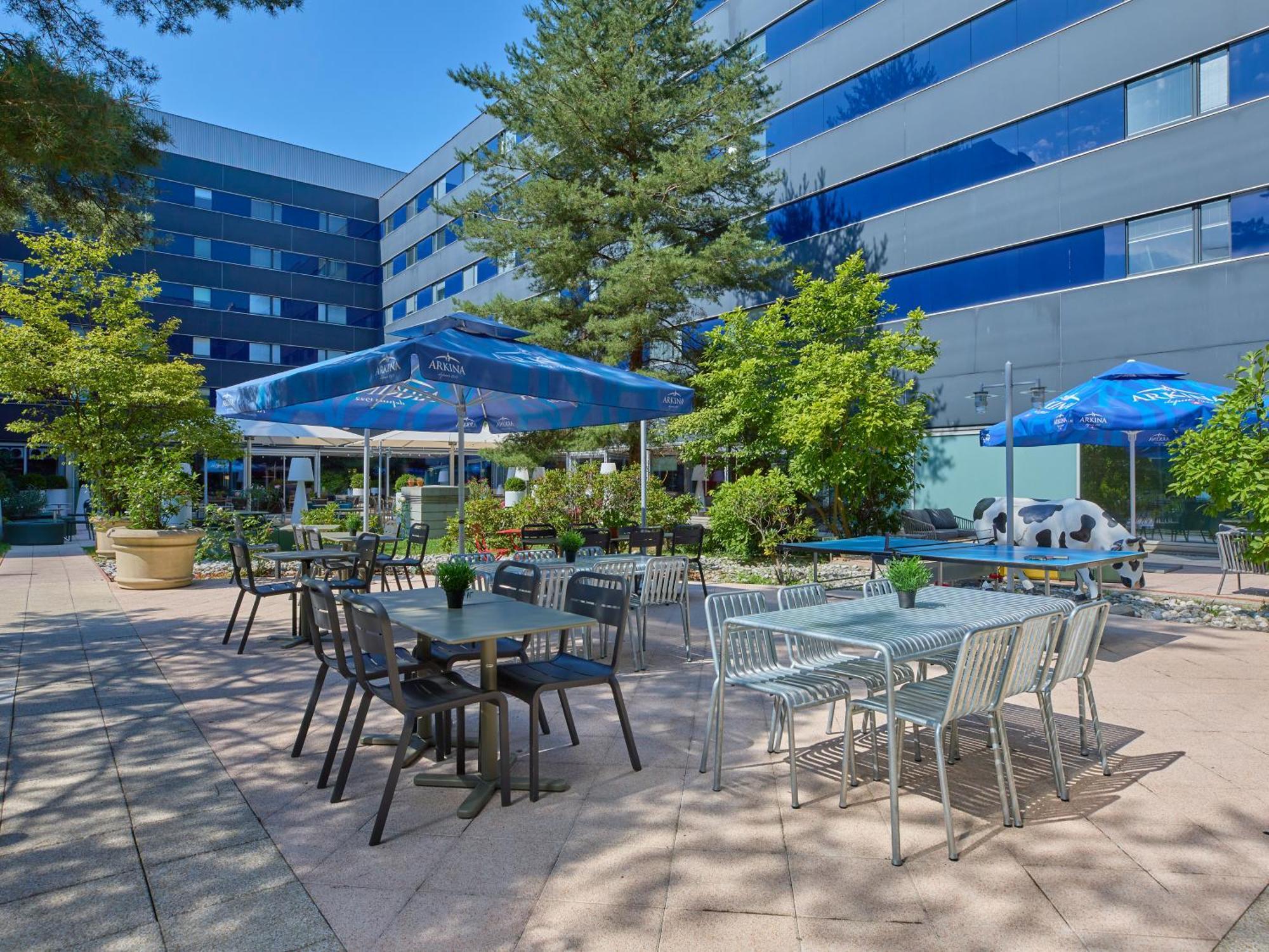 Ibis West Hotell 3*