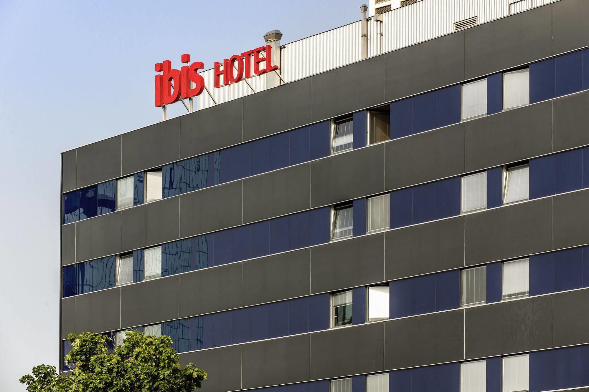 Ibis West Hotell 3*